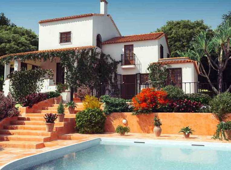 Comment estimer le prix d’une maison avec piscine ?